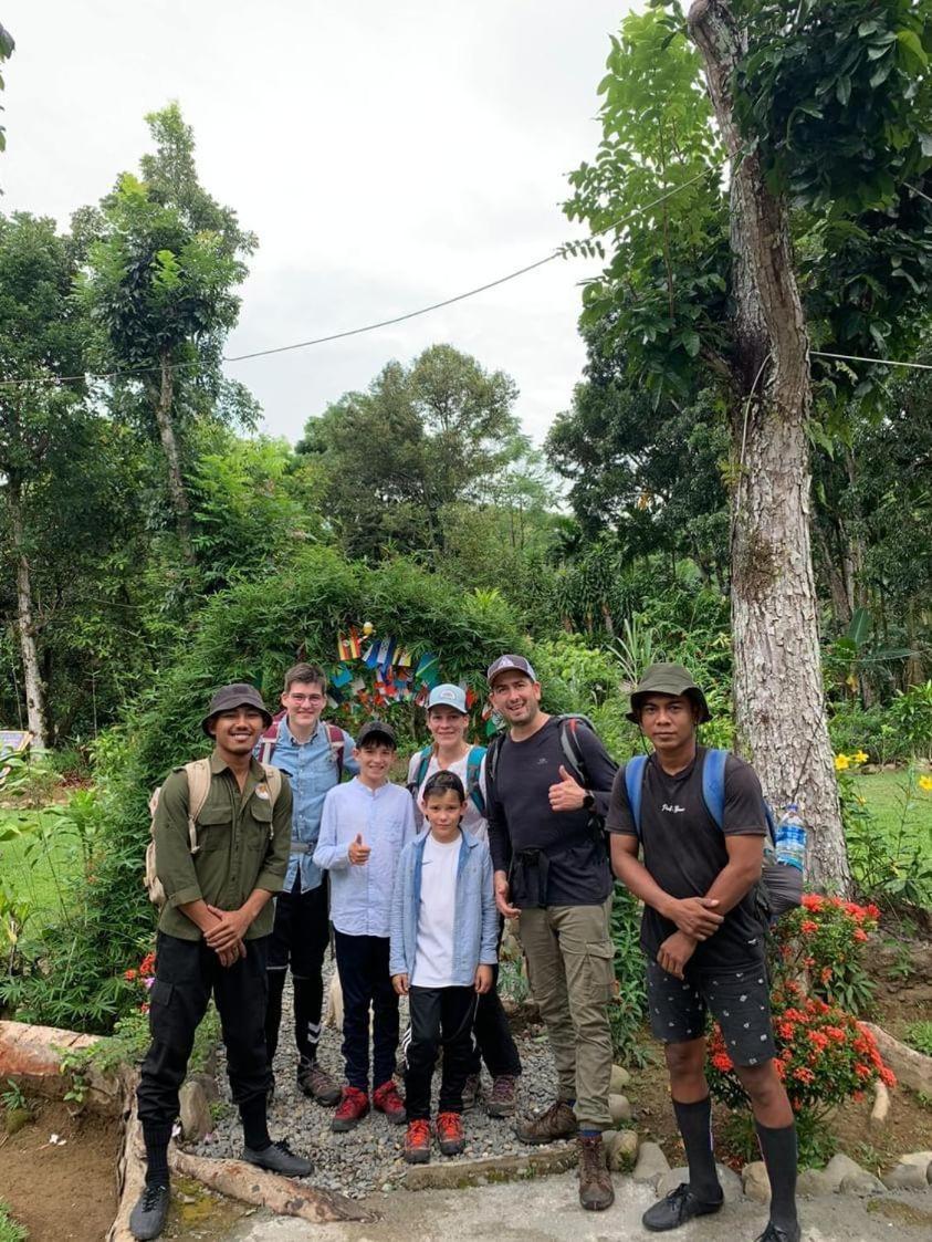 Wisma Batu Mandi Bukit Lawang Exterior foto